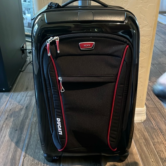 Tumi Ducati upright carryon, 2 wheels - Picture 4 of 15